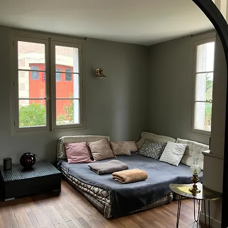 Holiday home Magnifique Maison De Maitre Saumuroise